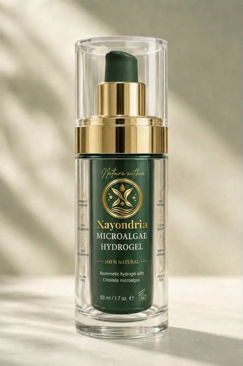 XAYONDRIA Microalgae Hydrogel, 50 ml: a green bottle with a gold collar and pump inside a clear case (preview render).